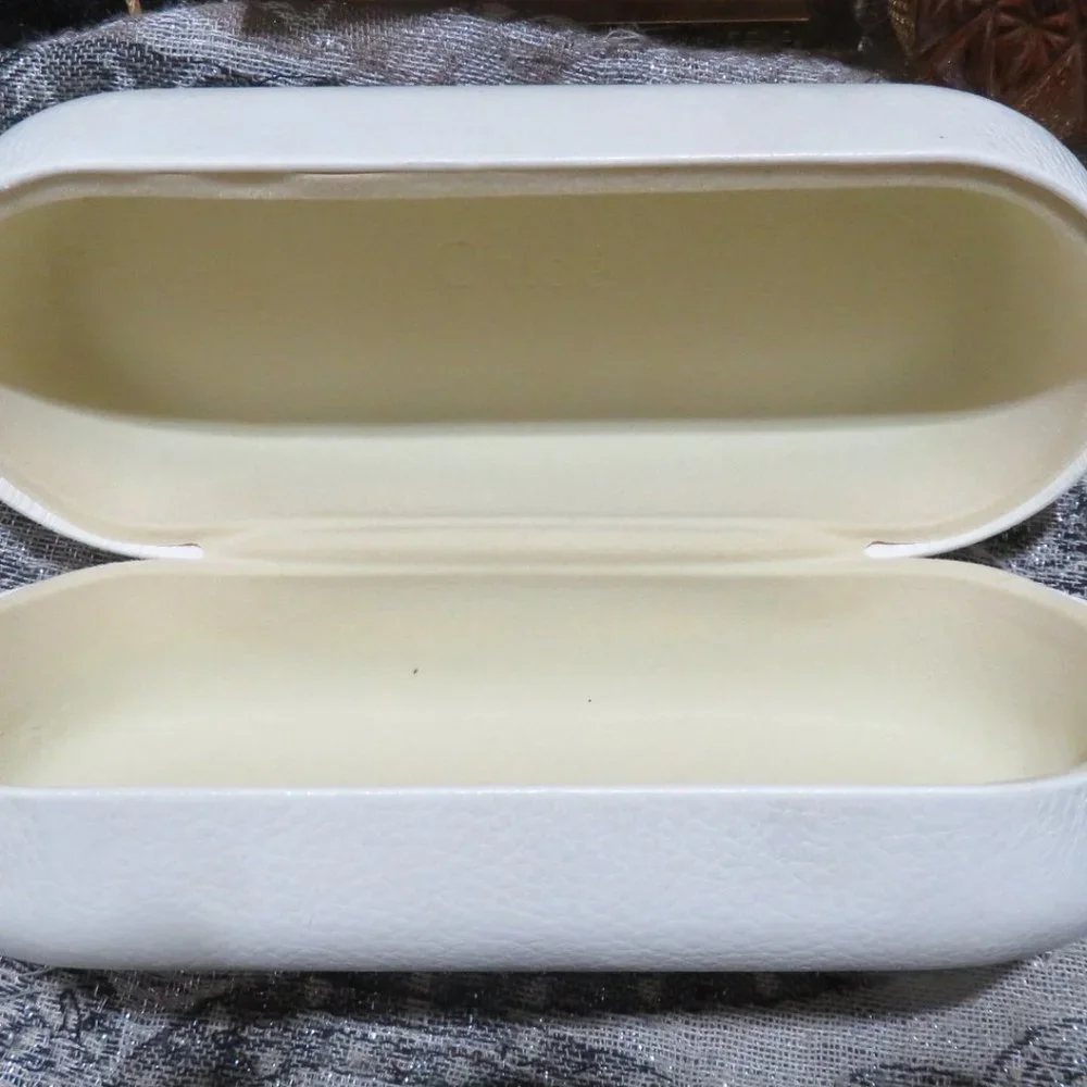 SOLD Chloe eyeglasses or sunglasses case white leather gold nameplate - Picture 2 of 4